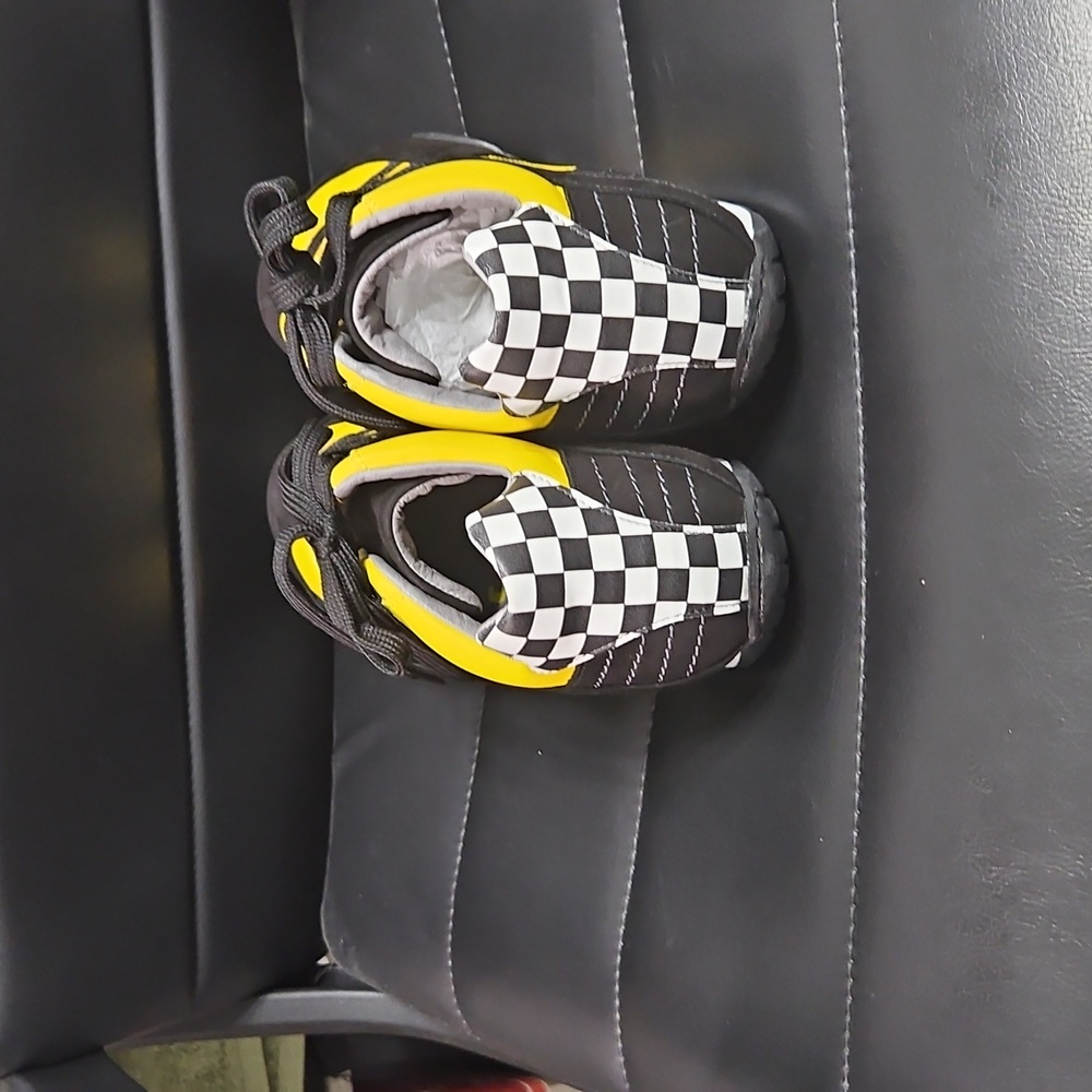 GrandPrix Original USA Yellow and Black Men's Sneakers NWOT - Picture 7 of 9